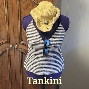 Black & white stripe tankini halter neck spaghetti strap swim top. Sz: M